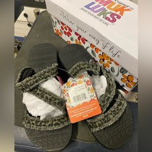 Muk Luka slides. Olive Leopard. NWT Sz 10